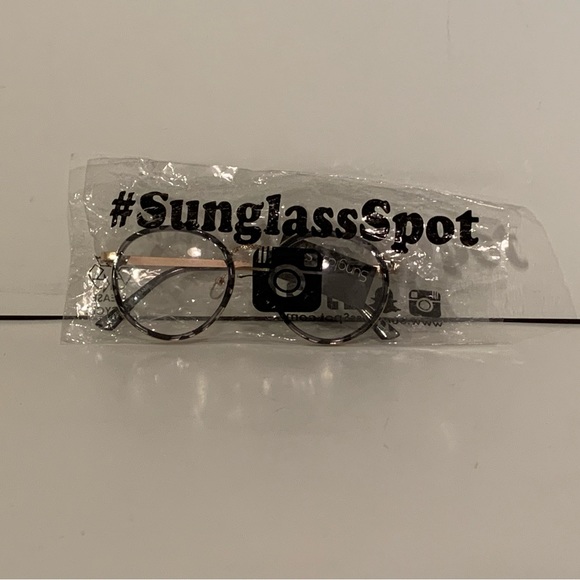 😎 [4 FOR $25] [BRAND NEW] SUNGLASS SPOT WOMEN'S CIRCULAR SUNGLASSES 😎 - Picture 2 of 9